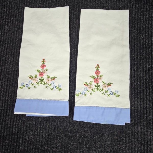 Vintage Hand Embroidered Floral Guest Towels Set Of 2 Blue White