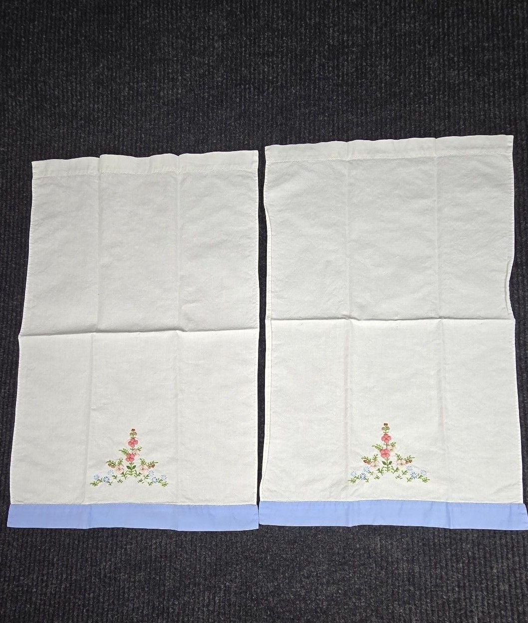 Vintage Hand Embroidered Floral Guest Towels Set Of 2 Blue White 2