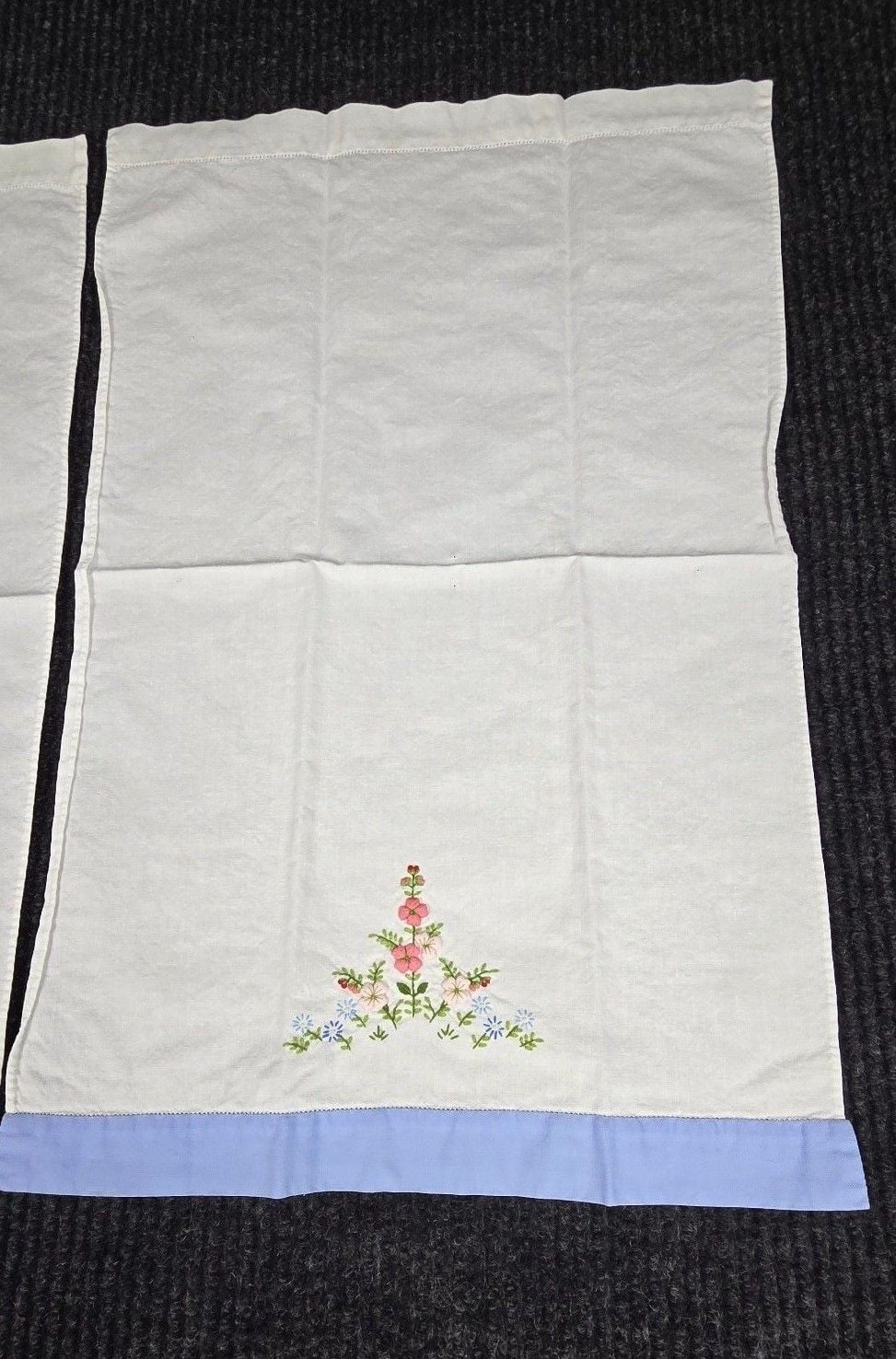 Vintage Hand Embroidered Floral Guest Towels Set Of 2 Blue White 3