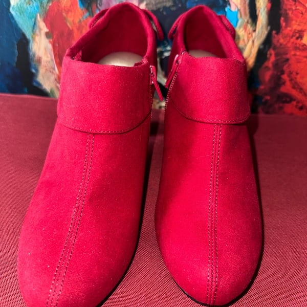No.26 Coach And Four Red Ankle Boots Size 6.5 Suede Chunky Heel Bow Details
