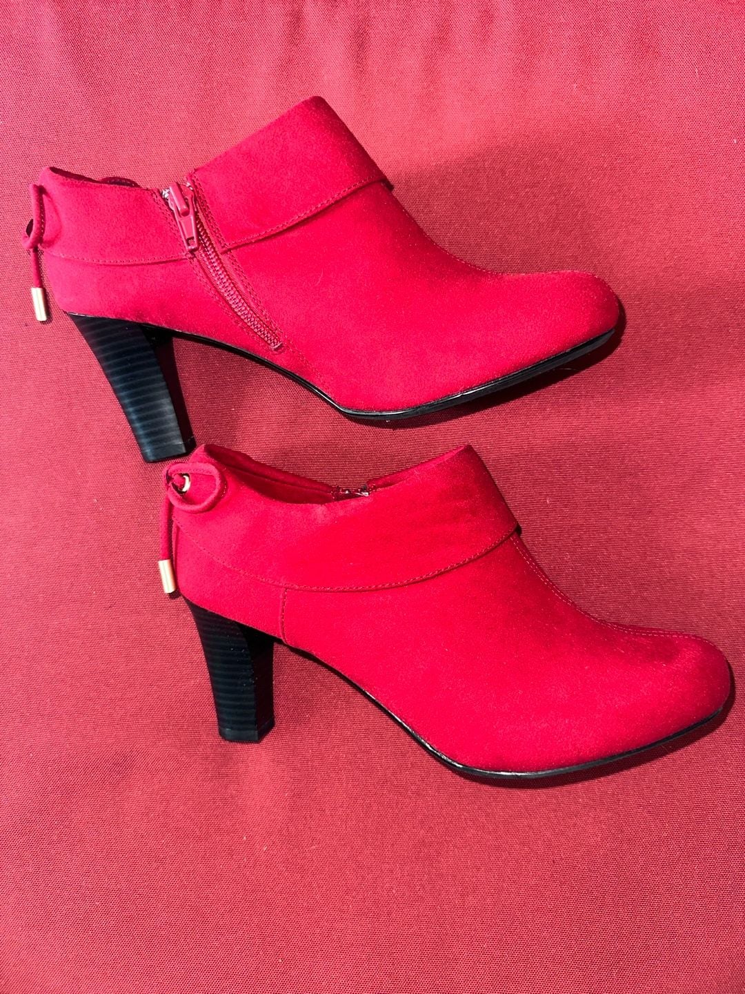 No.26 Coach And Four Red Ankle Boots Size 6.5 Suede Chunky Heel Bow Details 3