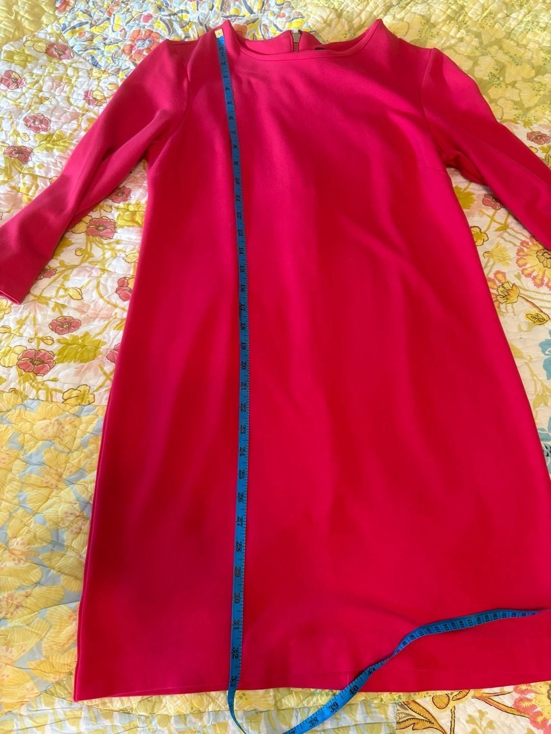 EUC Ann Taylor Sheath Dress Size 12P Red Ponte Knit 3/4 Sleeve Gold Zippers 10