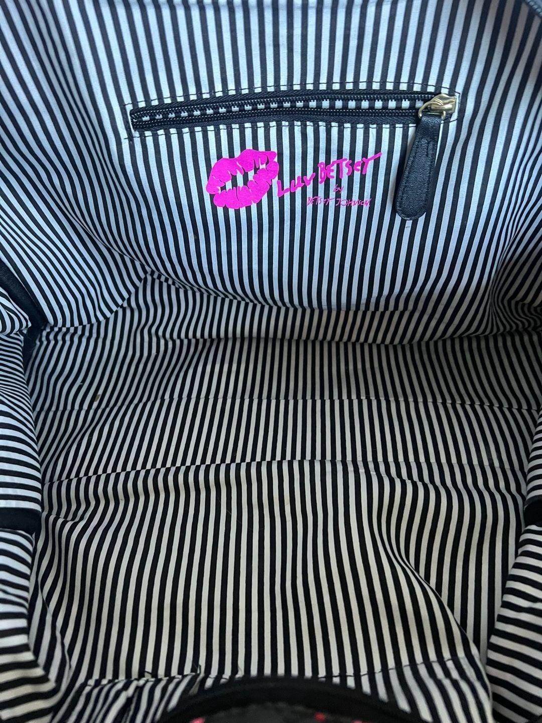 Luv Betsey by Betsey Johnson Quilted Weekender Bag Black White Floral Bow 4