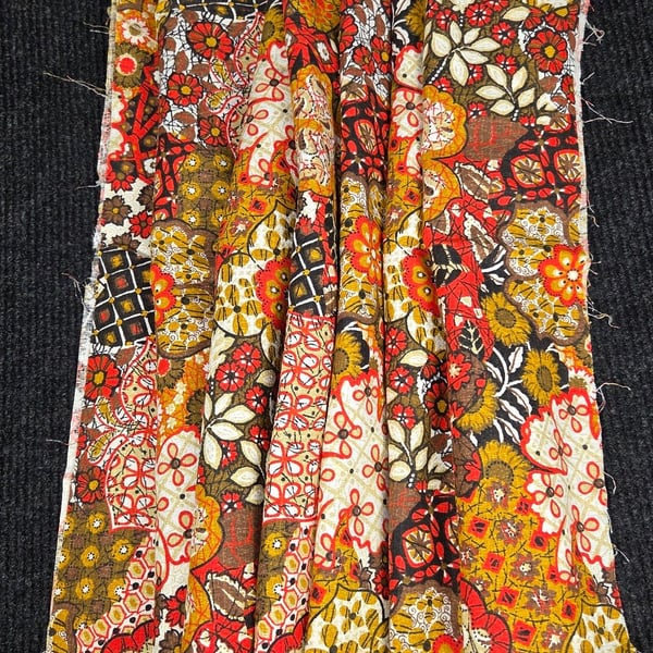 House 'N Home Fabrics & Draperies, Inc. Vintage Retro Floral Fabric 58"×48"