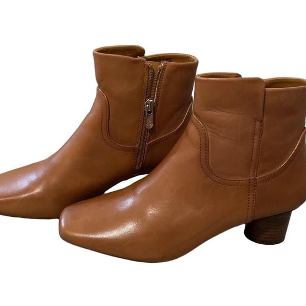 Draper James Bethany Cylinder Block Heel Boots size US 9. Zip up on inside ankle