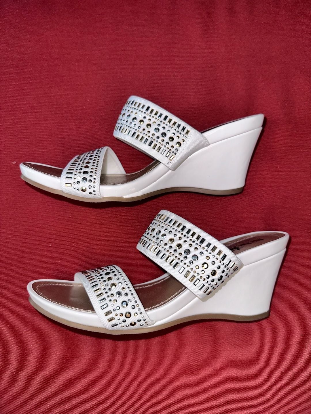 No.27 Coach And Four Vander Size 6.5 White Rhinestone Wedge Sandals 4