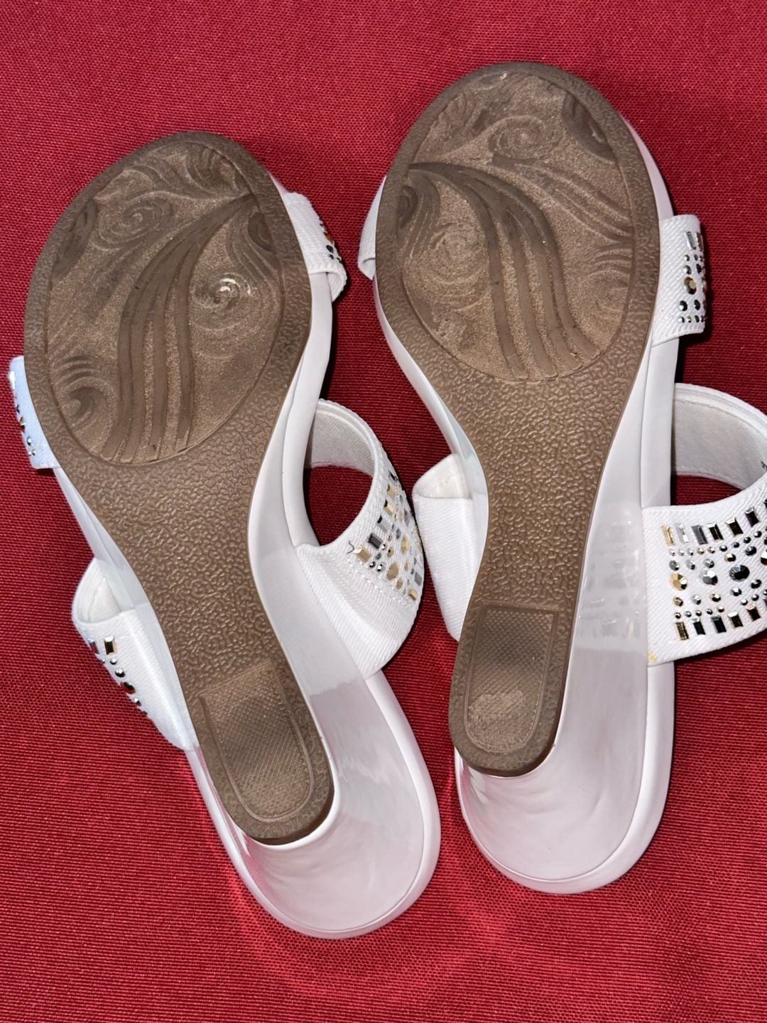 No.27 Coach And Four Vander Size 6.5 White Rhinestone Wedge Sandals 9