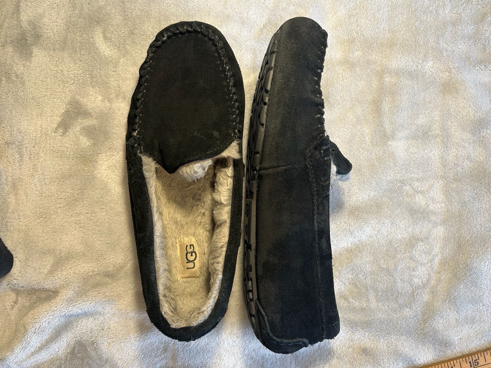 Woman’s Ugg Ansley Suede Slipper Black size 8 5
