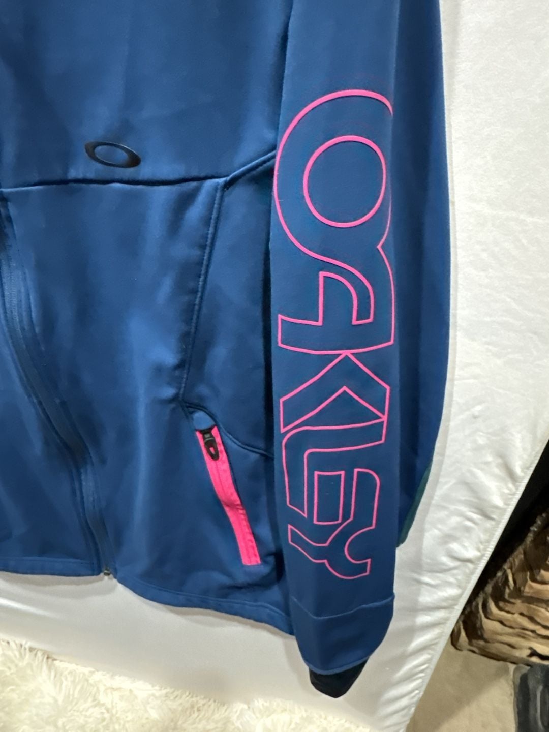 Oakley Performance Fit Full Zip Hoodie Blue Green
E900 4