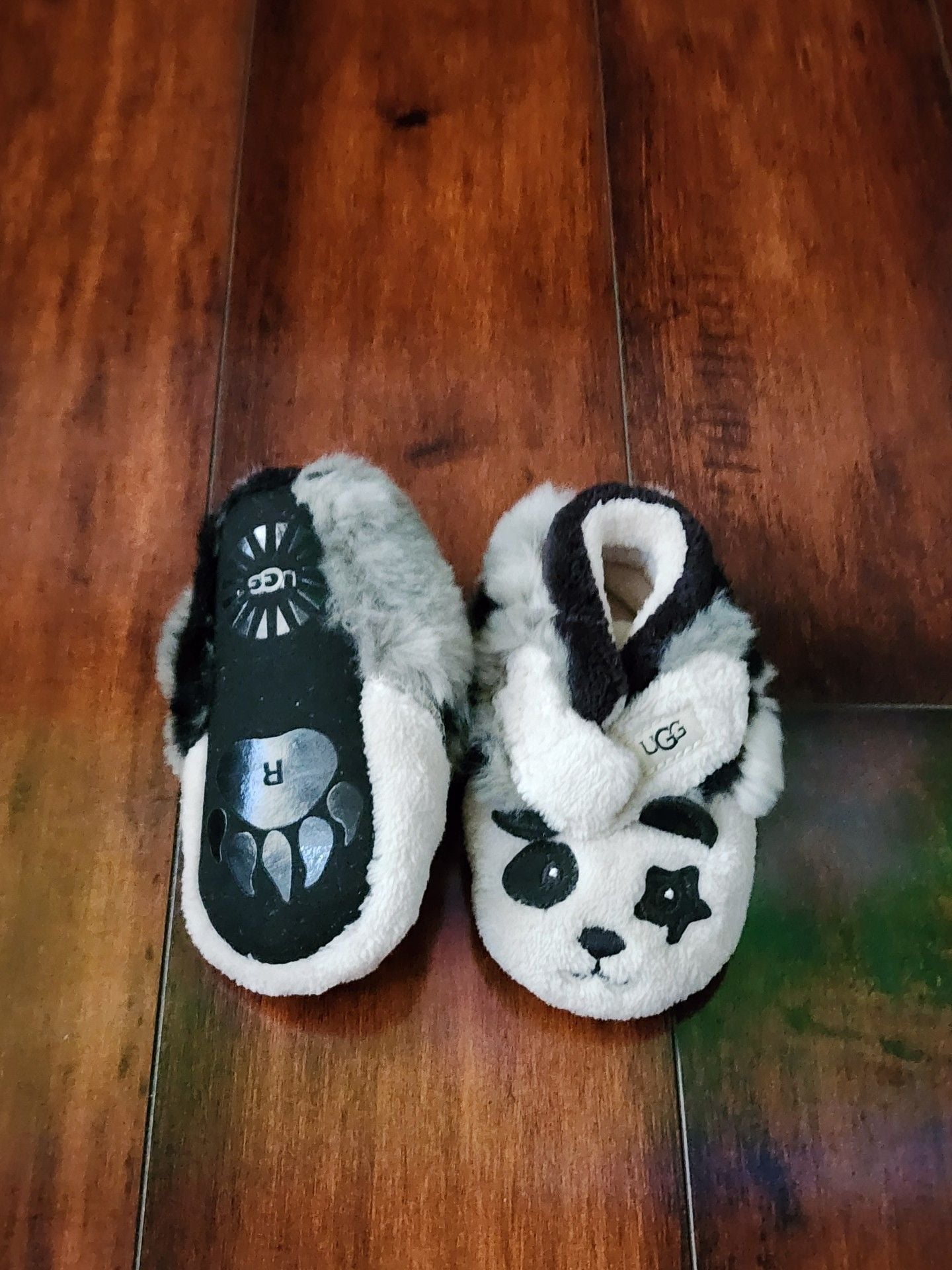 UGG Bixbee Panda Stuffie Crib Booties White Black 7