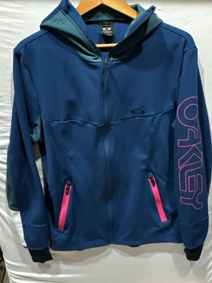 Oakley Performance Fit Full Zip Hoodie Blue Green
E900 2
