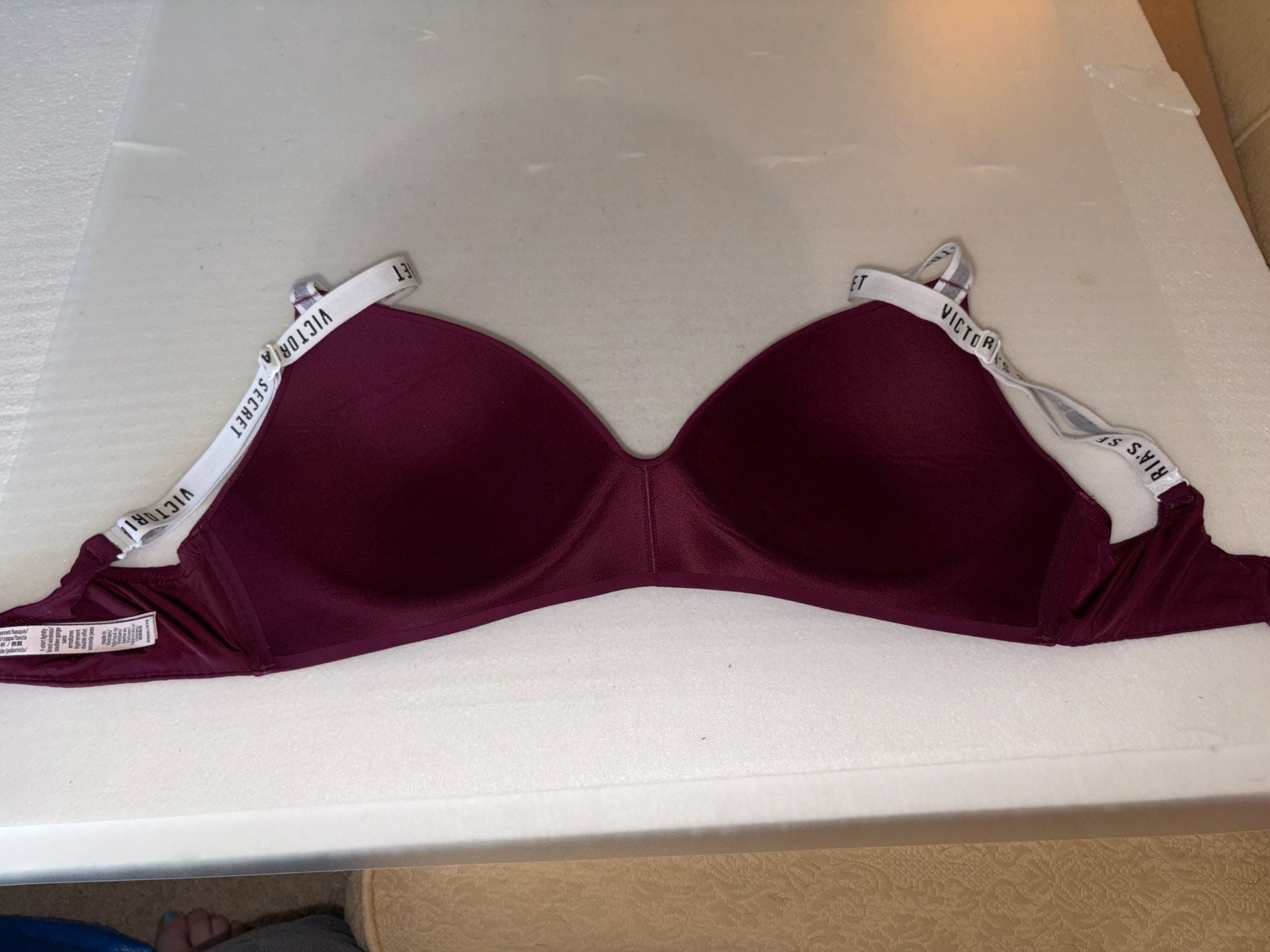 Victoria's Secret Lightly Lined Wireless Bra Size 34DD Burgundy 5