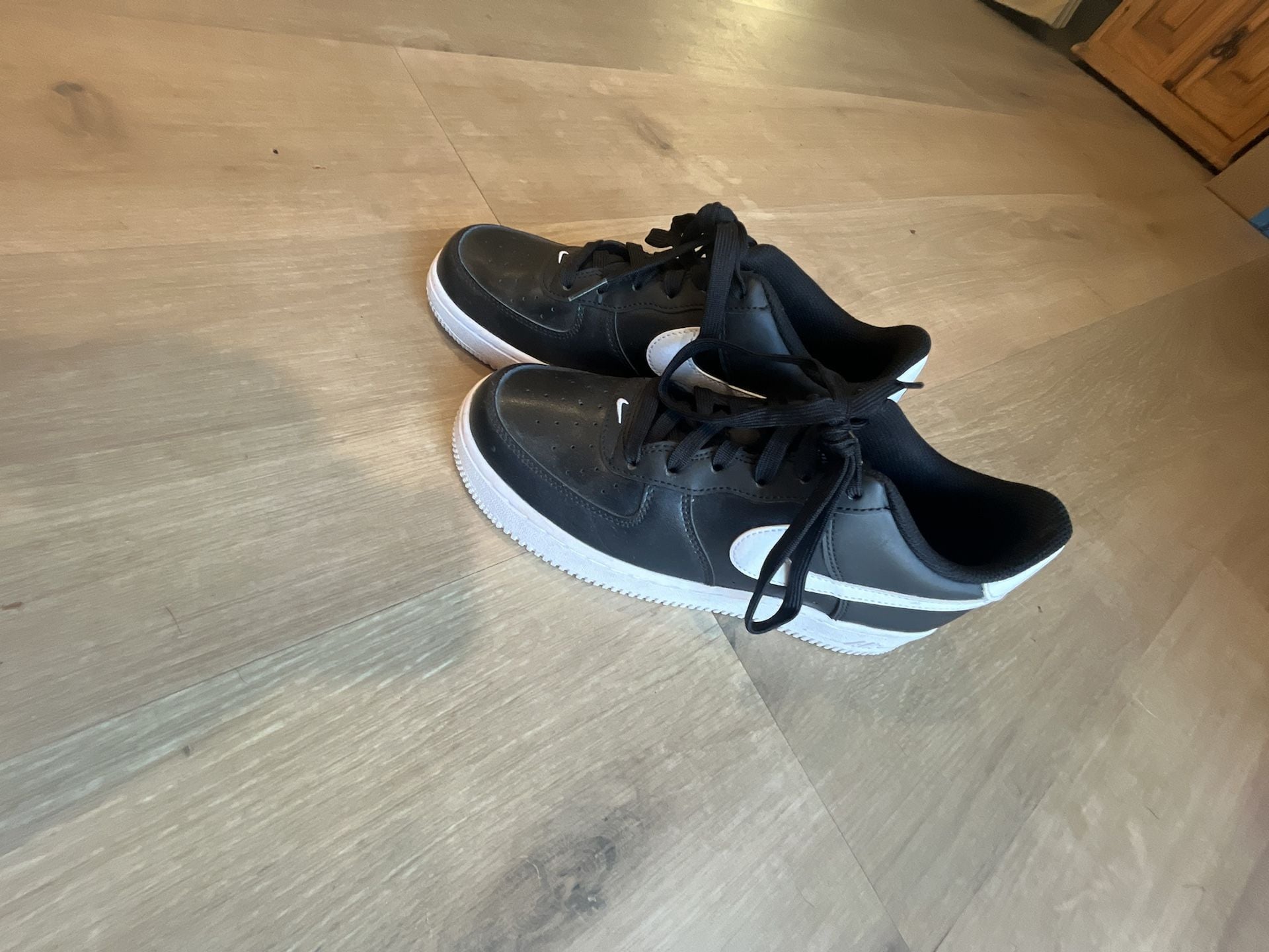 Nike Air Force 1 GS Size 6Y Black White Leather 2
