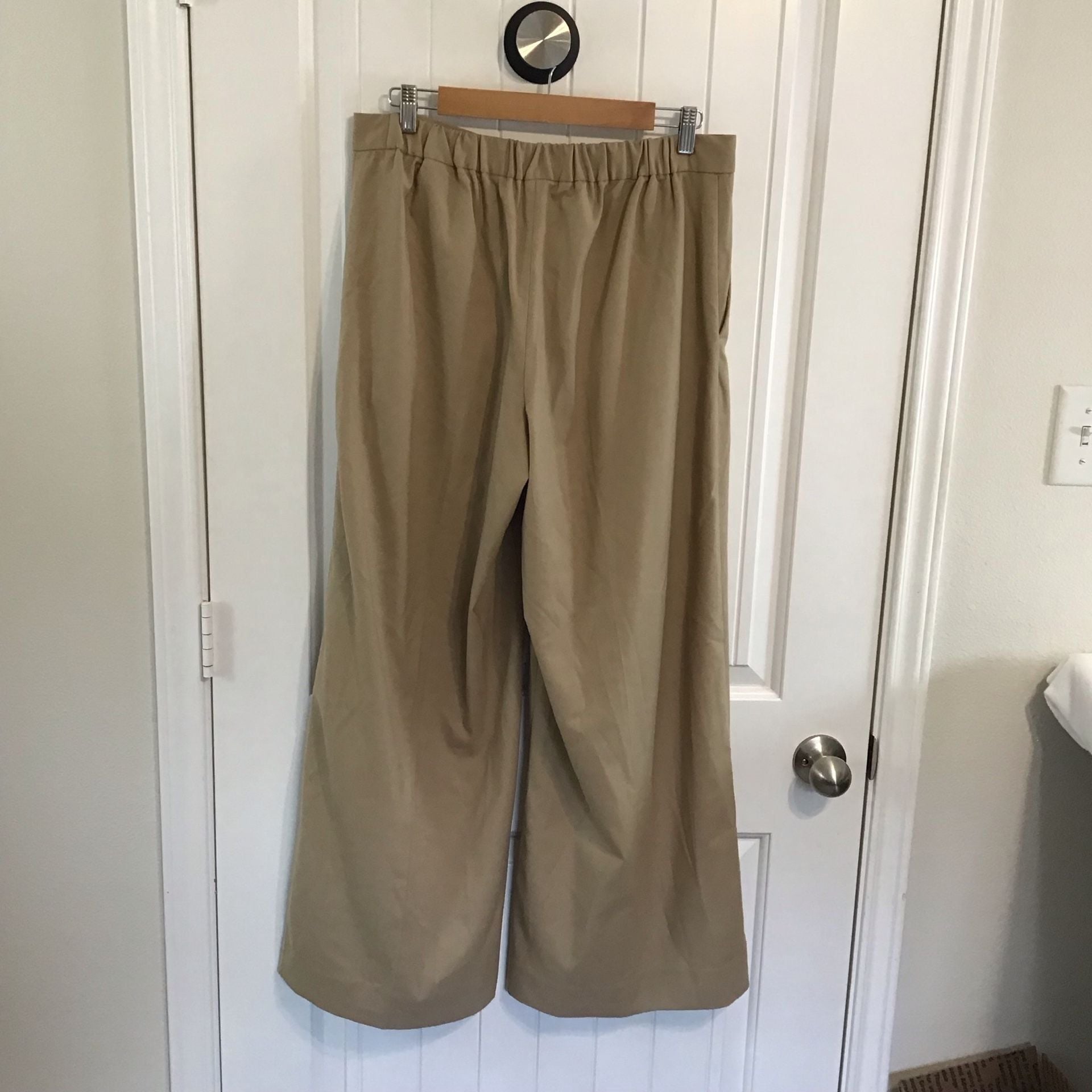 Banana Republic Mid-Rise Wide-Leg Pant Size 12 Tan Khaki Office travel Chic 4