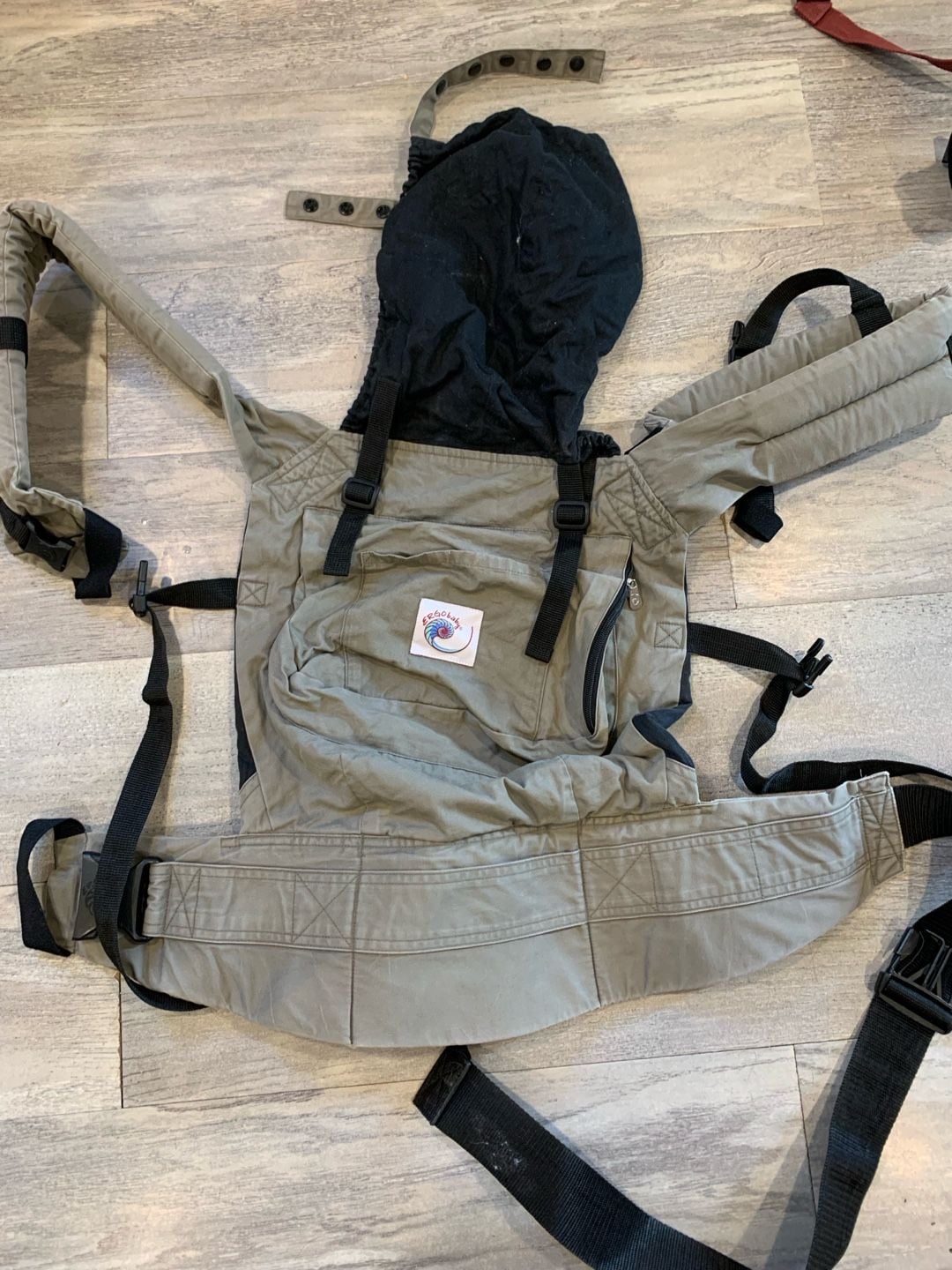 Ergobaby Original Baby Carrier Khaki Green With Sleeping Hood 1