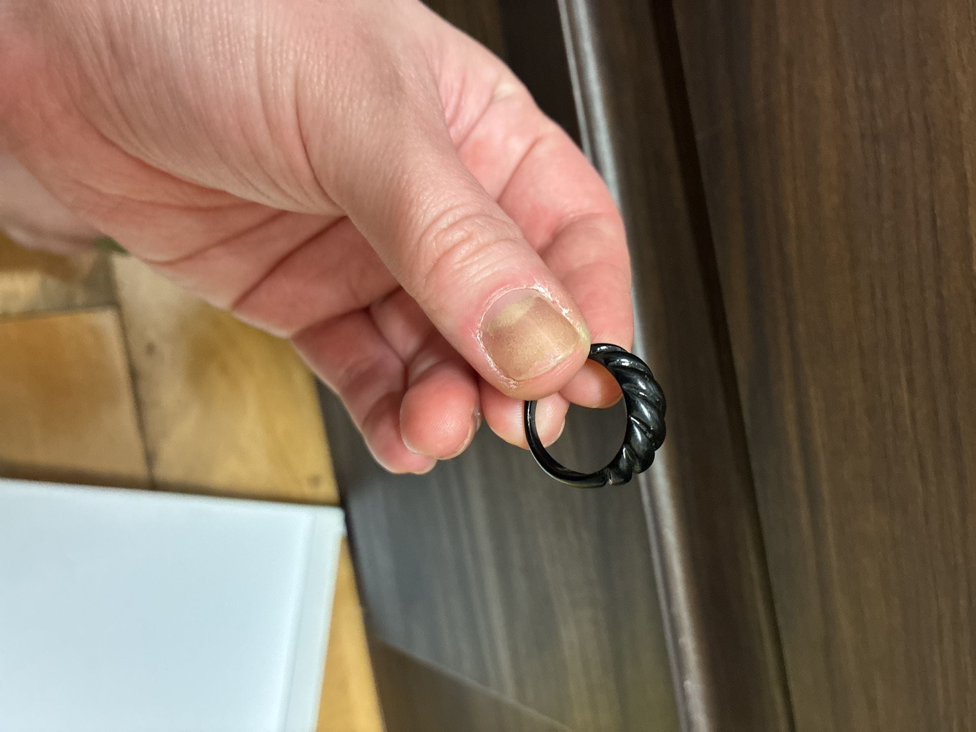 Vintage 1980s Black Carved Ribbed Dome Band Ring 4