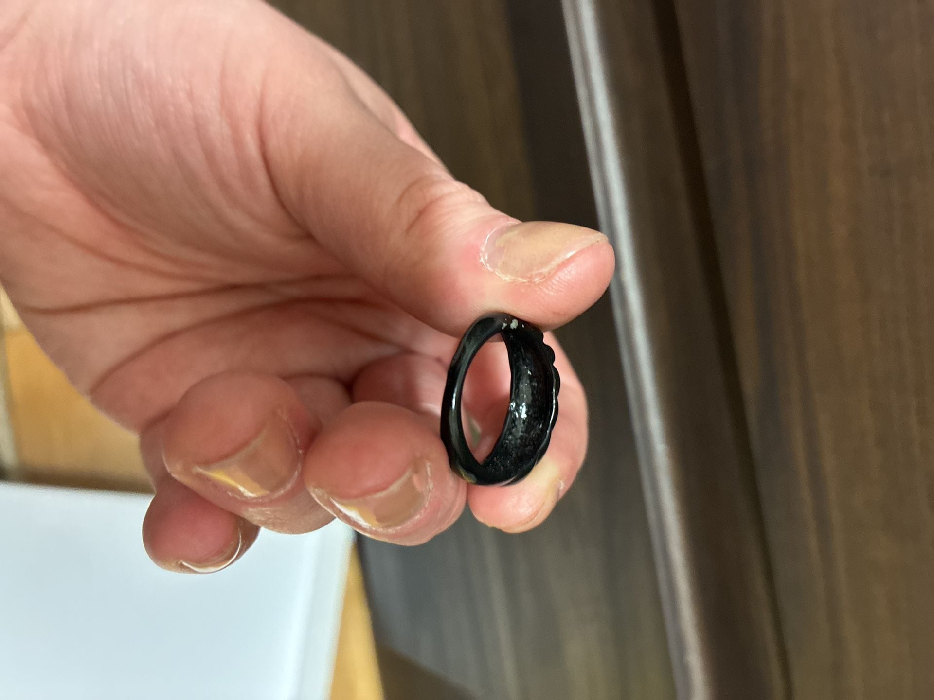 Vintage 1980s Black Carved Ribbed Dome Band Ring 8