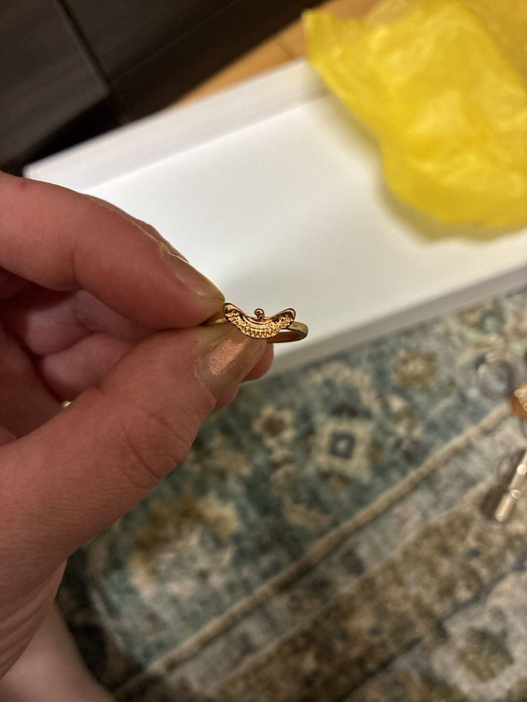 Vintage 1970s Egyptian Revival Winged Goddess Gold Tone Ring 4