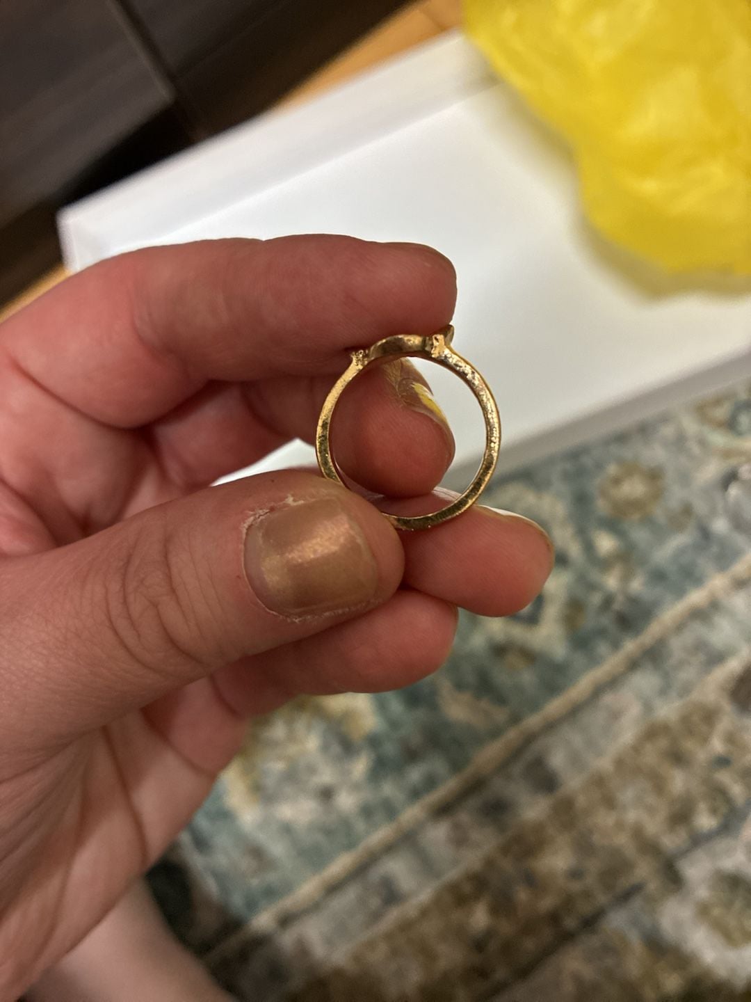 Vintage 1970s Egyptian Revival Winged Goddess Gold Tone Ring 5