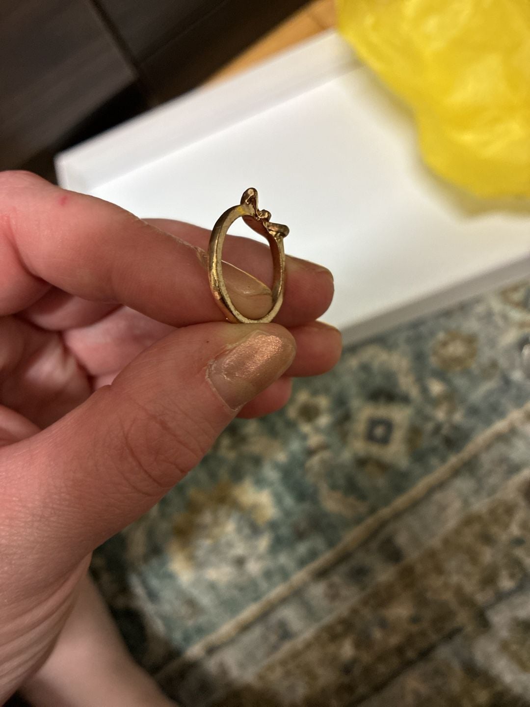 Vintage 1970s Egyptian Revival Winged Goddess Gold Tone Ring 7