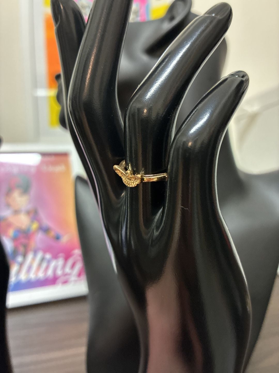 Vintage 1970s Egyptian Revival Winged Goddess Gold Tone Ring 3
