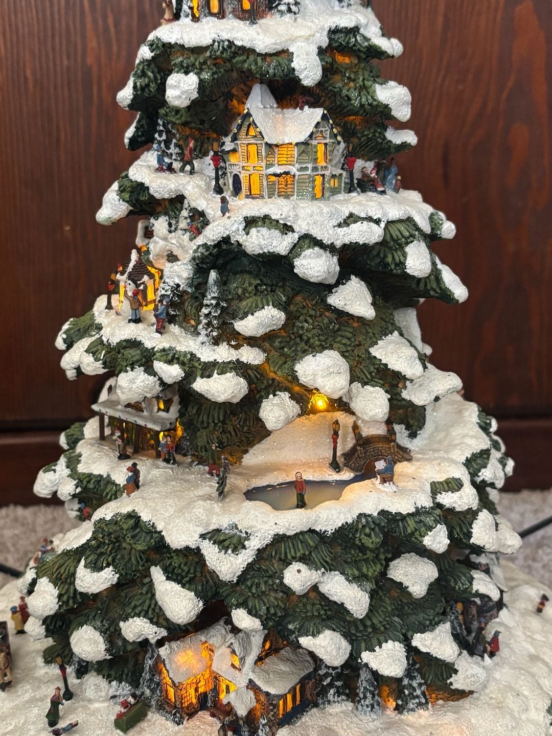2004 Bradford Exchange Thomas Kinkade "Village Christmas" Illuminated Tree 9