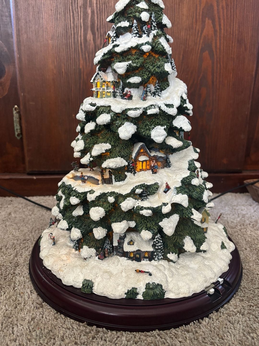 2004 Bradford Exchange Thomas Kinkade "Village Christmas" Illuminated Tree 10