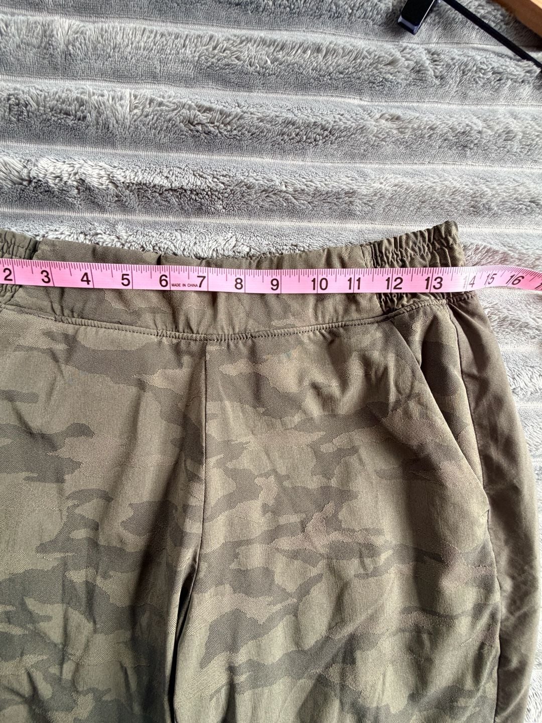 Athleta Women’s Brooklyn Lined Joggers Size 6 Green Camo Textured Gorpcore 8