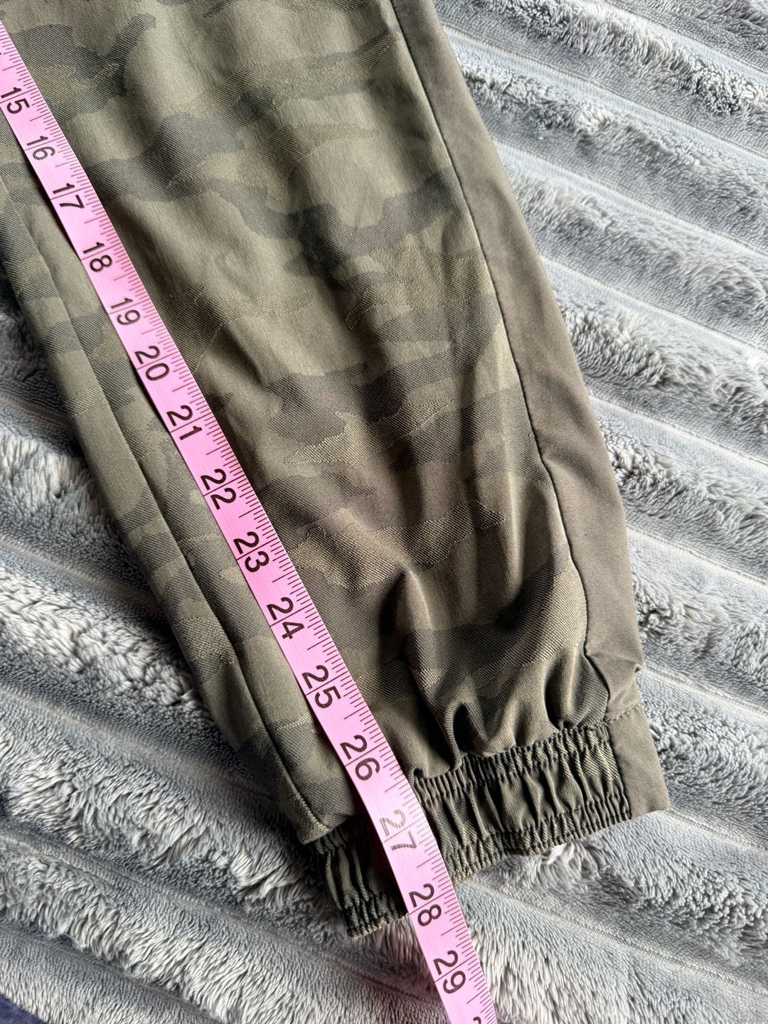 Athleta Women’s Brooklyn Lined Joggers Size 6 Green Camo Textured Gorpcore 10