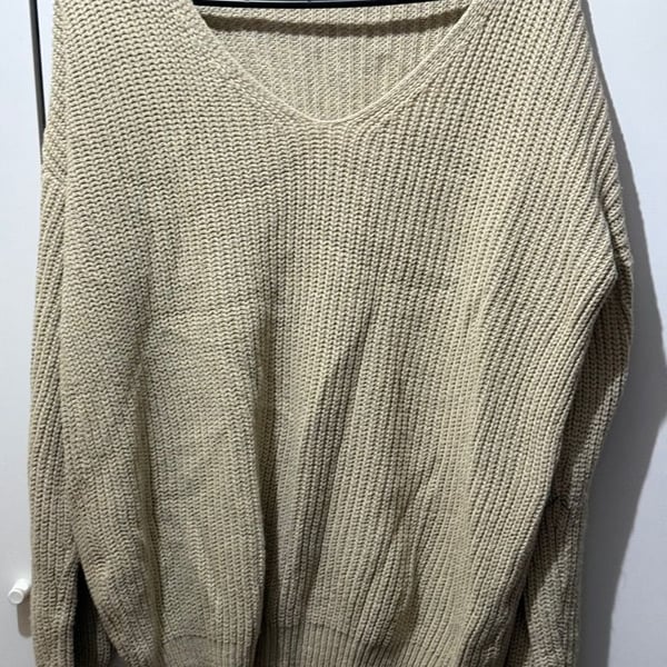PrettyLittleThing V-Neck Chunky Knit Sweater Beige