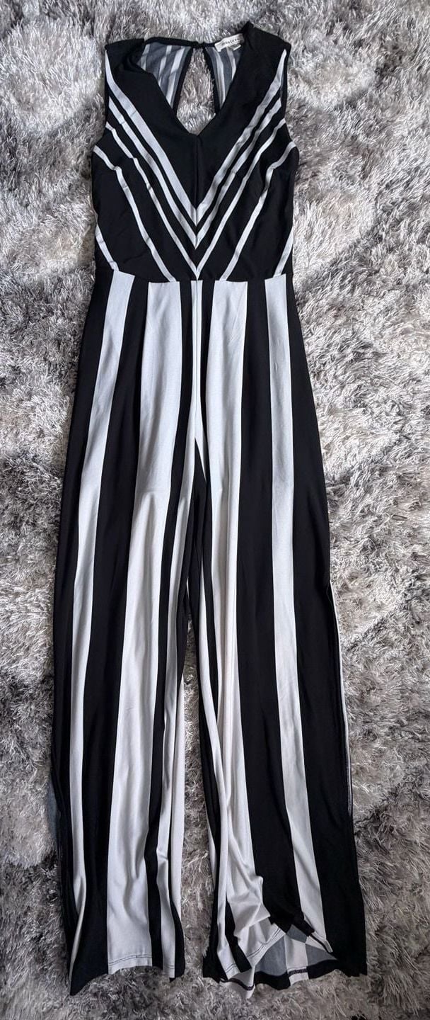 Monteau Jumpsuit Size M Black White Striped Sleeveless V-Neck 2