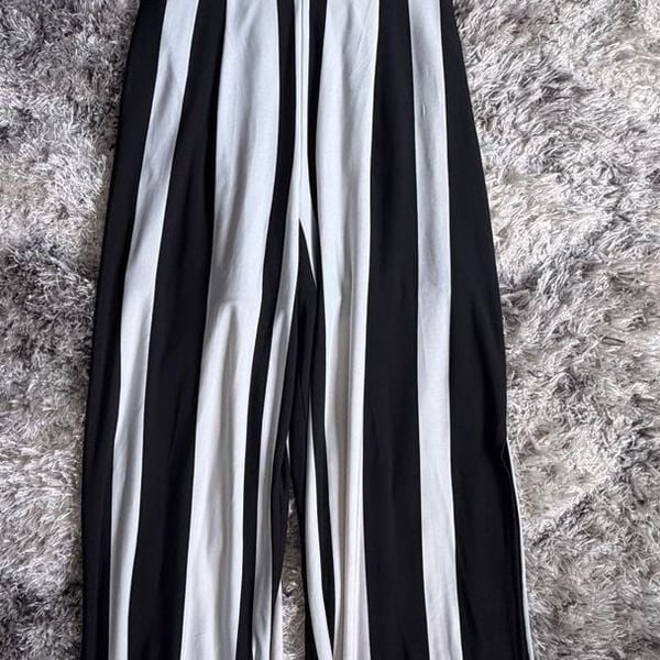 Monteau Jumpsuit Size M Black White Striped Sleeveless V-Neck