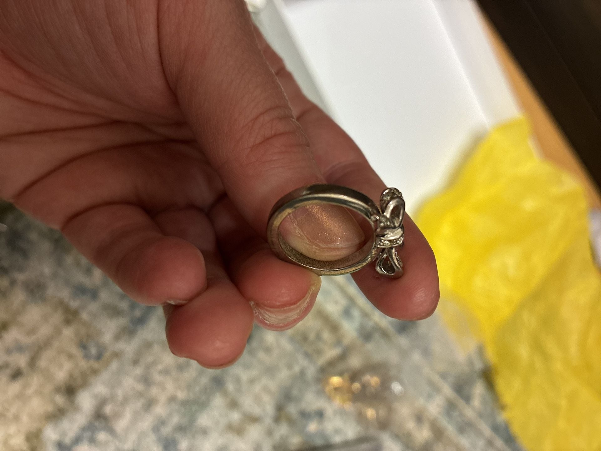 Juicy Couture Y2K Crystal Bow Silver Tone Ring 8
