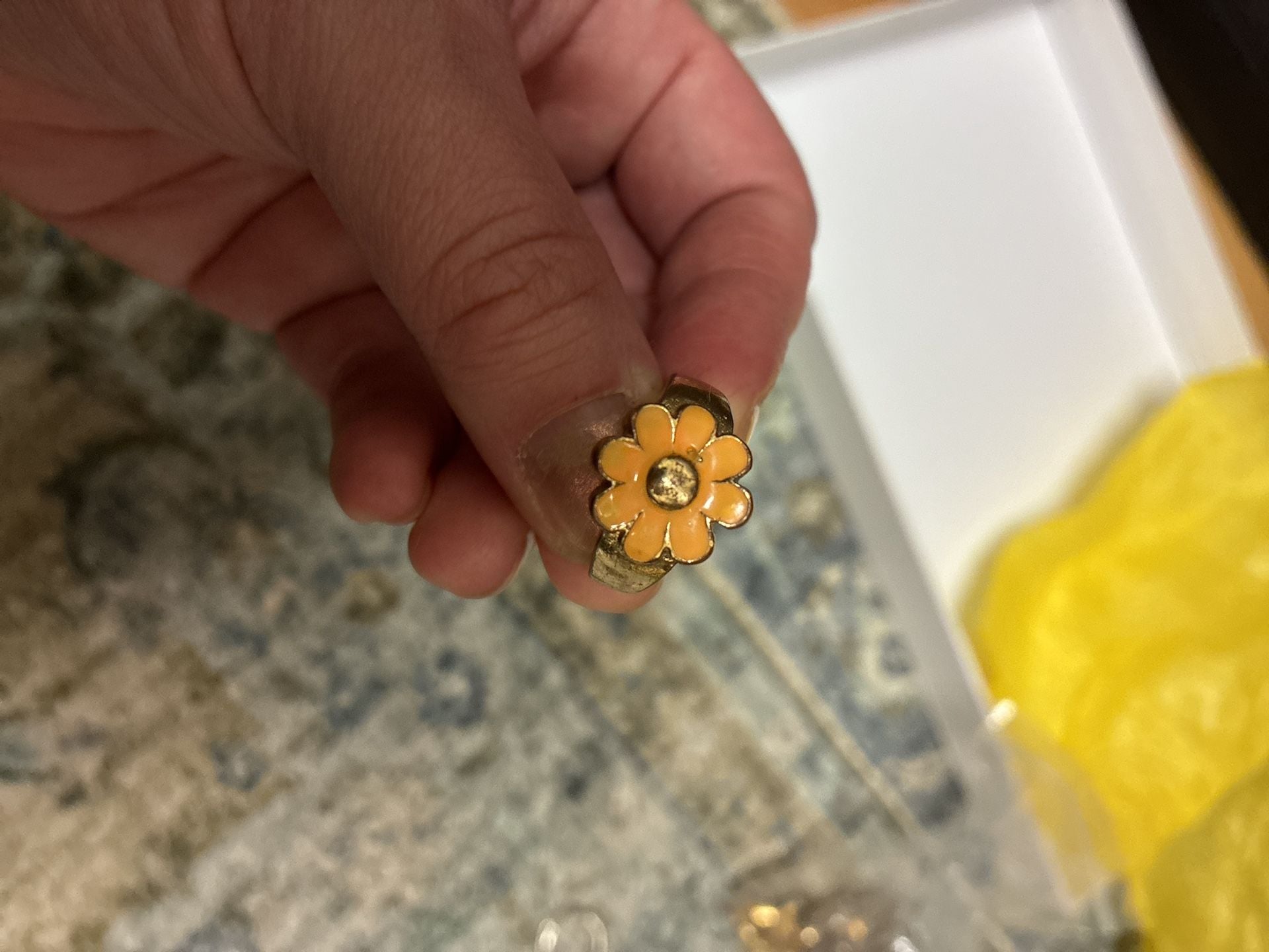 Vintage Enamel Daisy Flower Gold Tone Ring 4