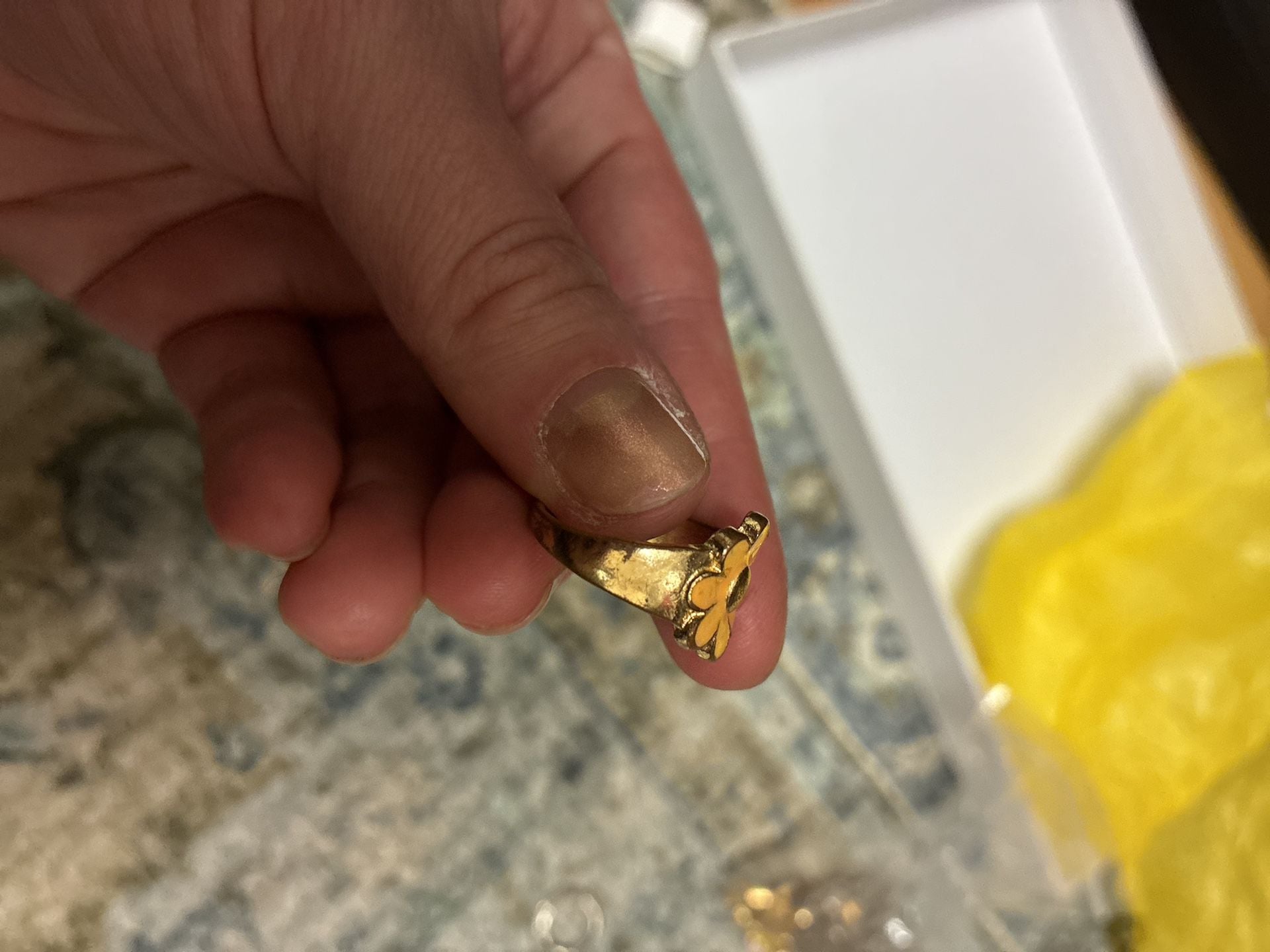 Vintage Enamel Daisy Flower Gold Tone Ring 5