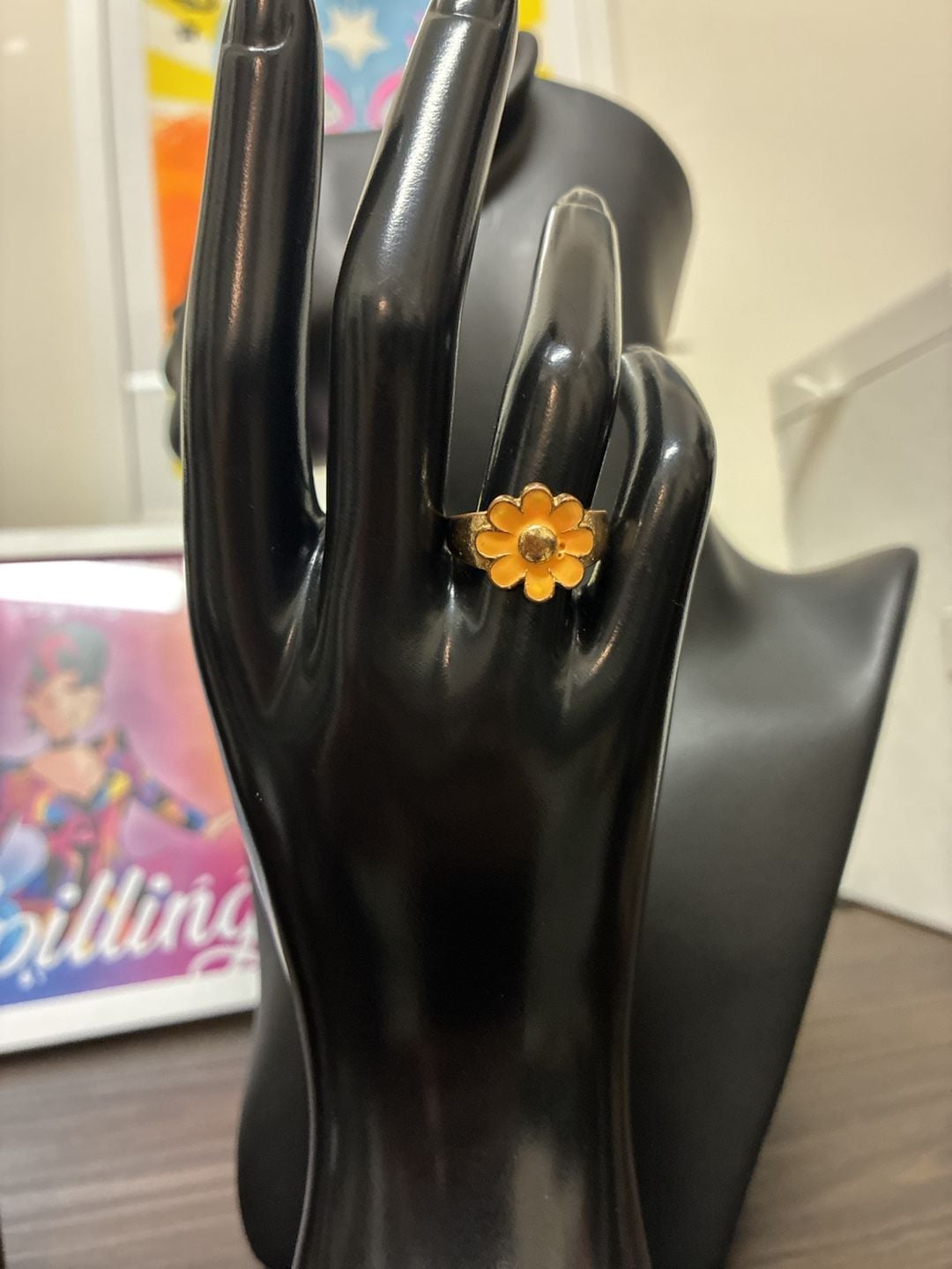 Vintage Enamel Daisy Flower Gold Tone Ring 1