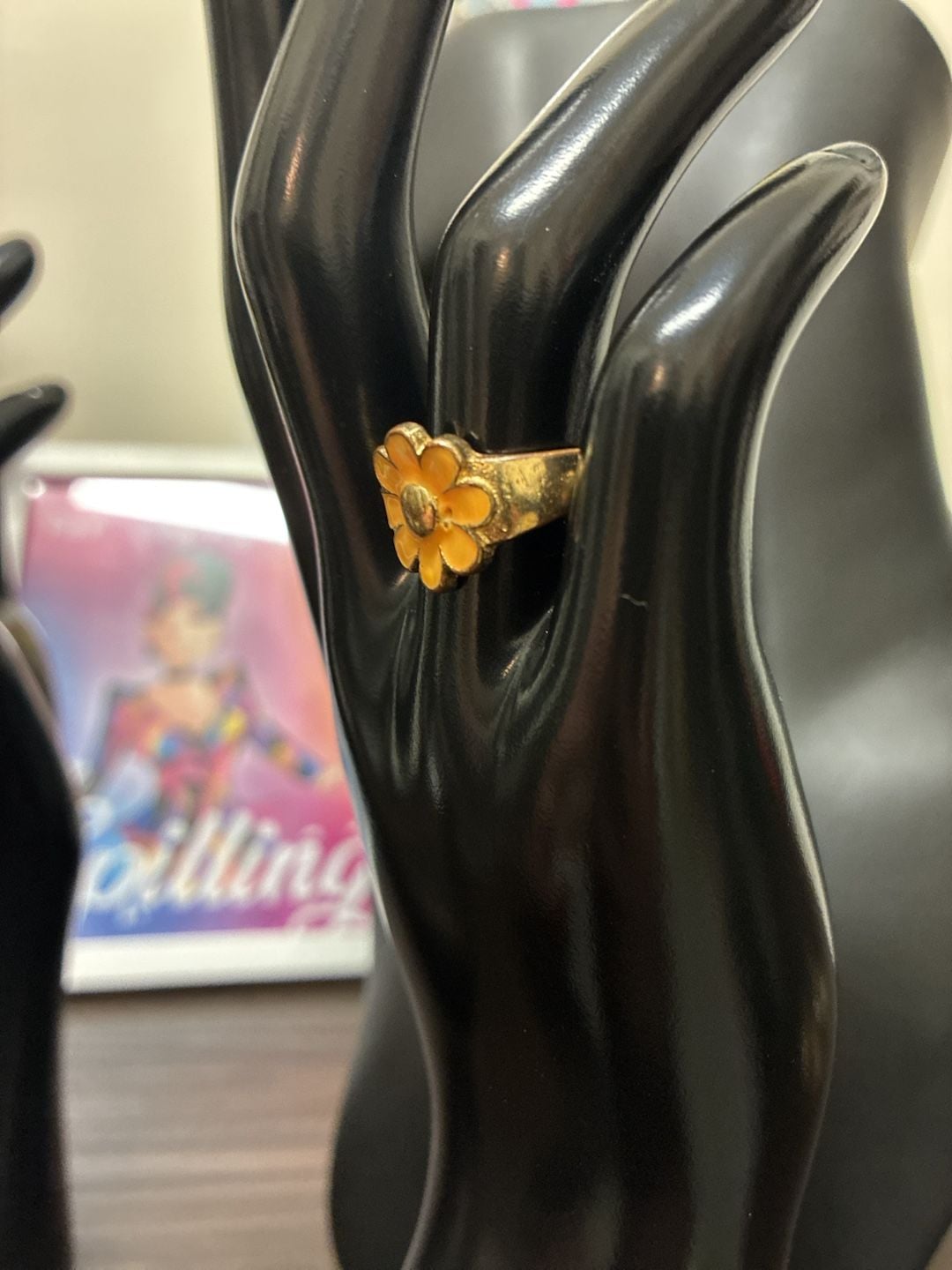 Vintage Enamel Daisy Flower Gold Tone Ring 3