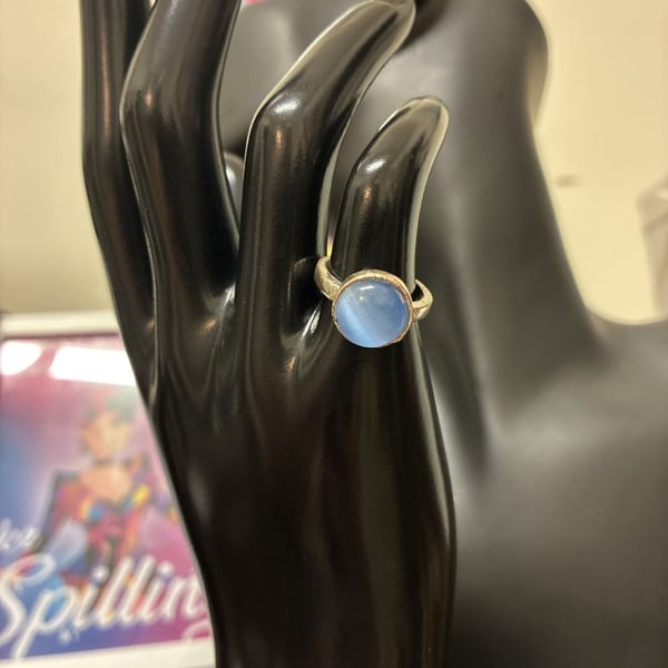 Vintage 1980s Blue Cat's Eye Cabochon Sterling Silver Ring