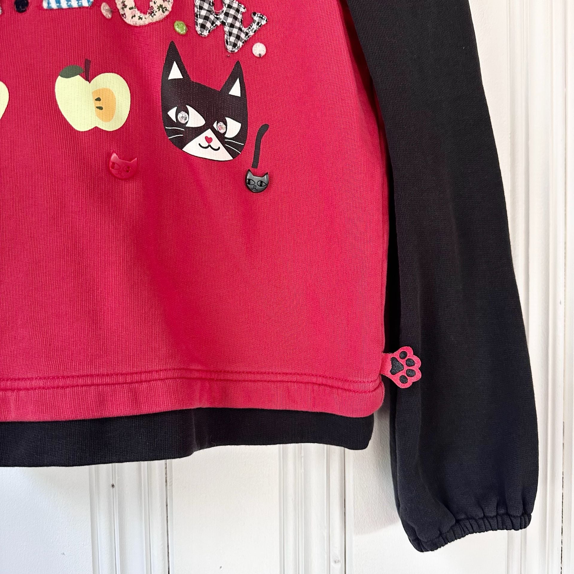 Vintage “Azona A02” Cat Meow Long-Sleeve Shirt, Size S, Black Red Apples Kitten 7