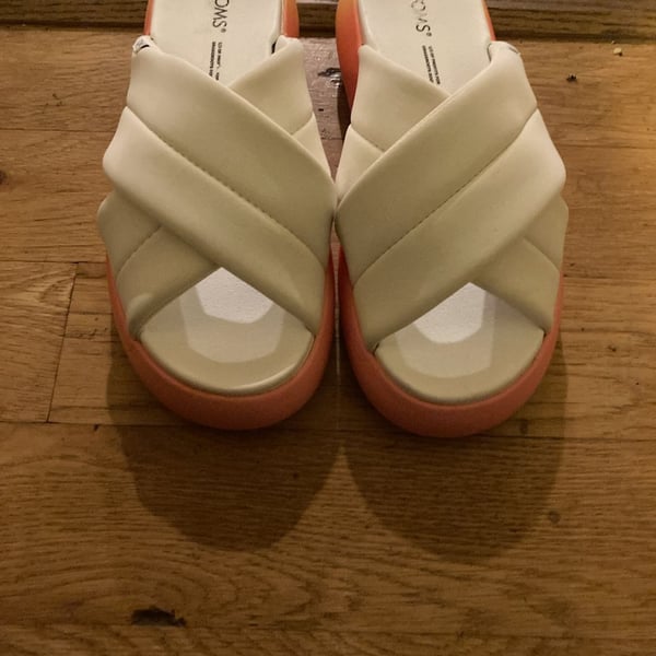 TOMS Alpargata Mallow Crossover Sandals Size 8 White Pink