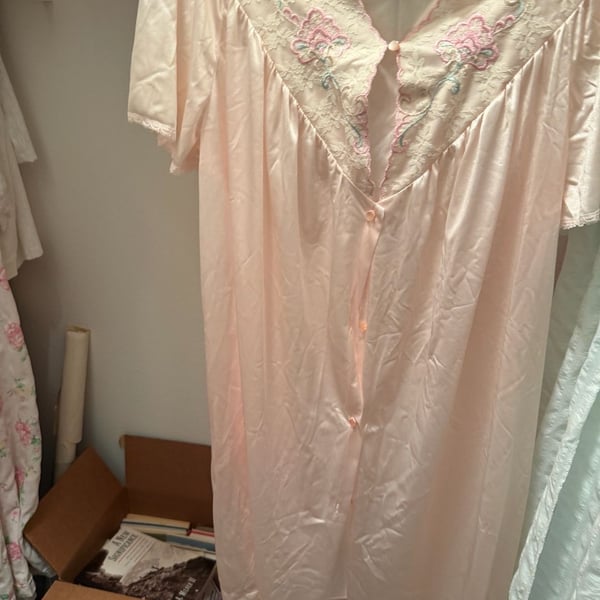 Vanity Fair Nightgown Size XL Pink Lace Floral Vintage
