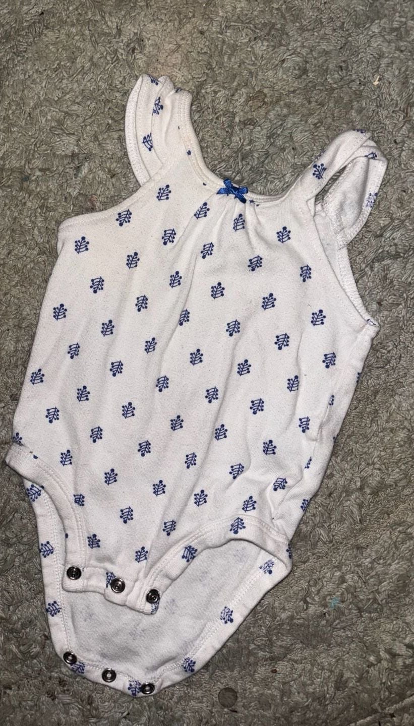 Baby girl 0-3 months body suit like new 1