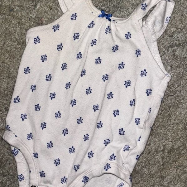 Baby girl 0-3 months body suit like new