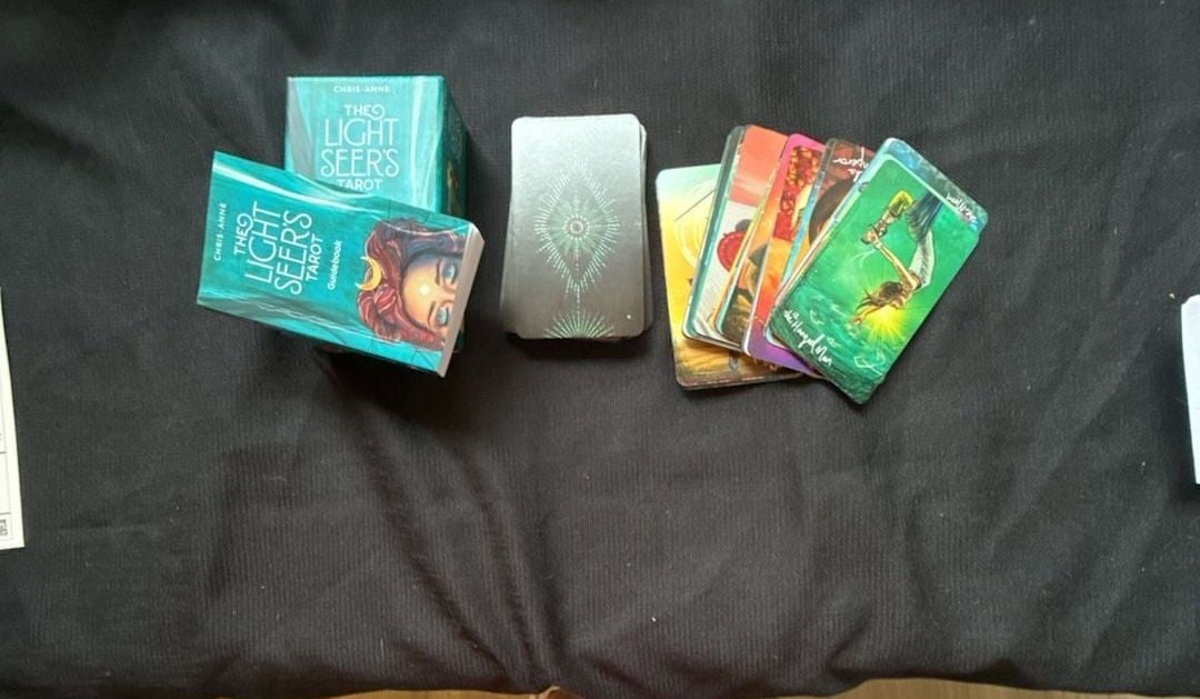 Chris-Anne The Light Seer's Tarot A 78-Card Deck & Guidebook 3