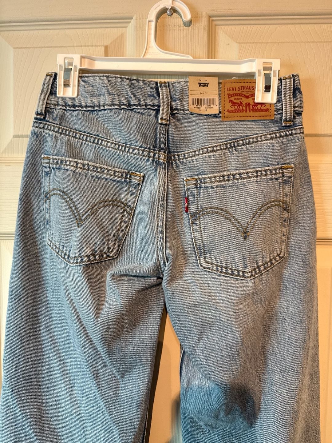 NWT Levi's Superlow Loose Jeans Size 24x32 Light Wash Distressed Straight Leg 6