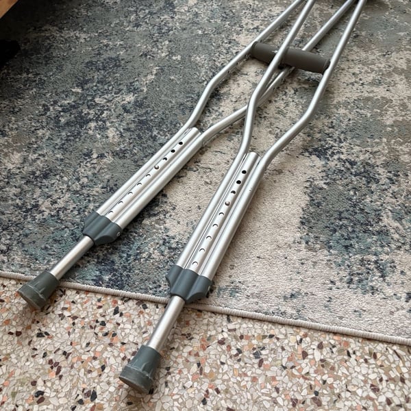 Cardinal Health Adult Adjustable Aluminum Crutches — 5’2”–5’10” — 300 lb Capacity