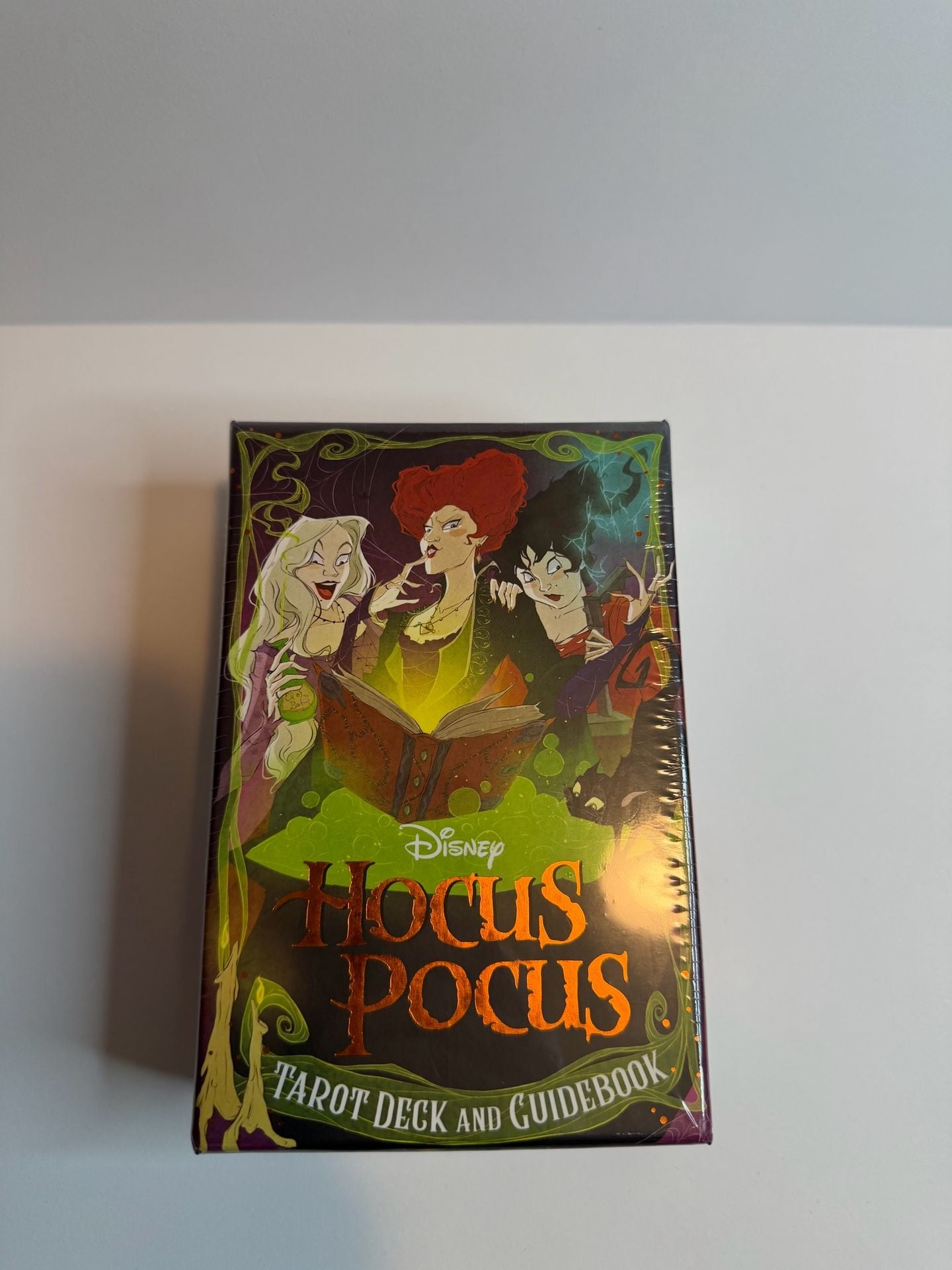 Disney Hocus Pocus Tarot Deck and Guidebook 1