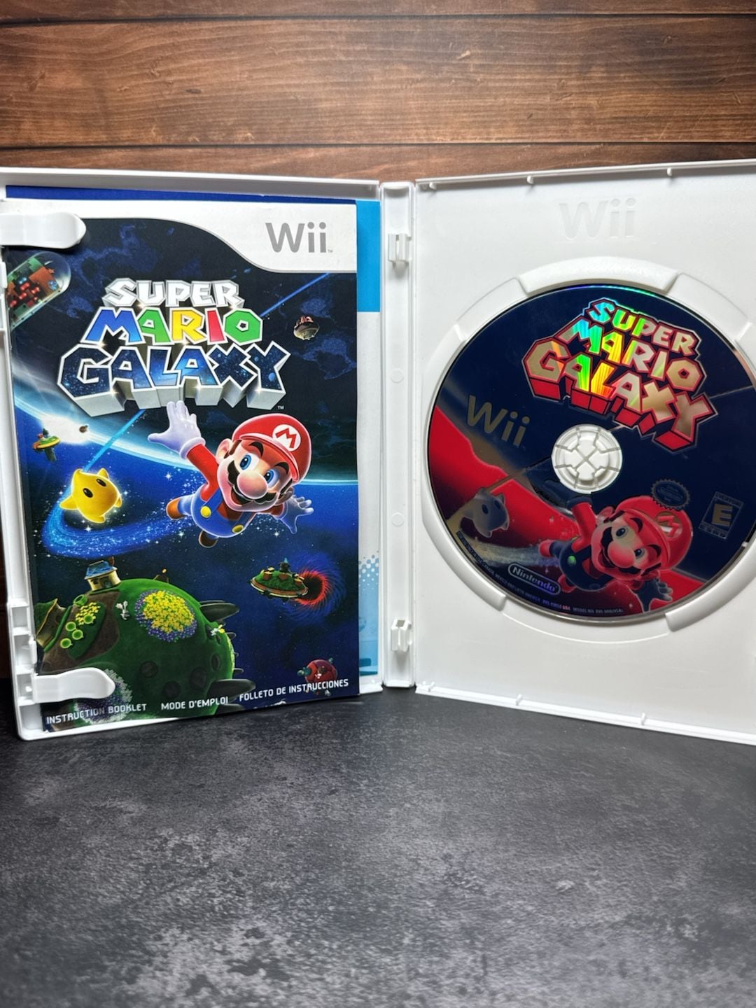 Nintendo Super Mario Galaxy Wii Video Game CIB 3