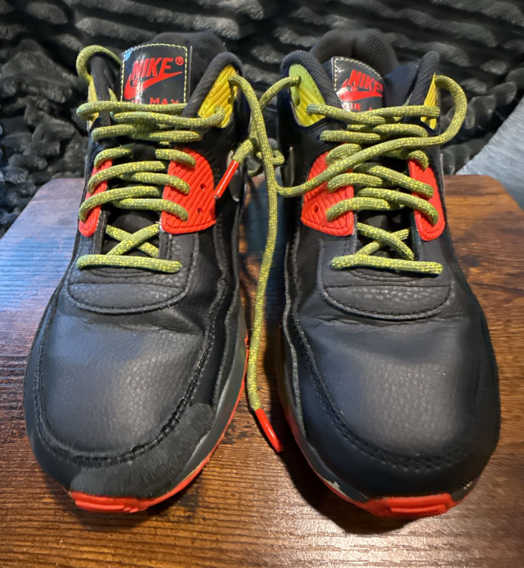 Nike Air Max 90 GS Size 7Y Black Asparagus Sneakers 2