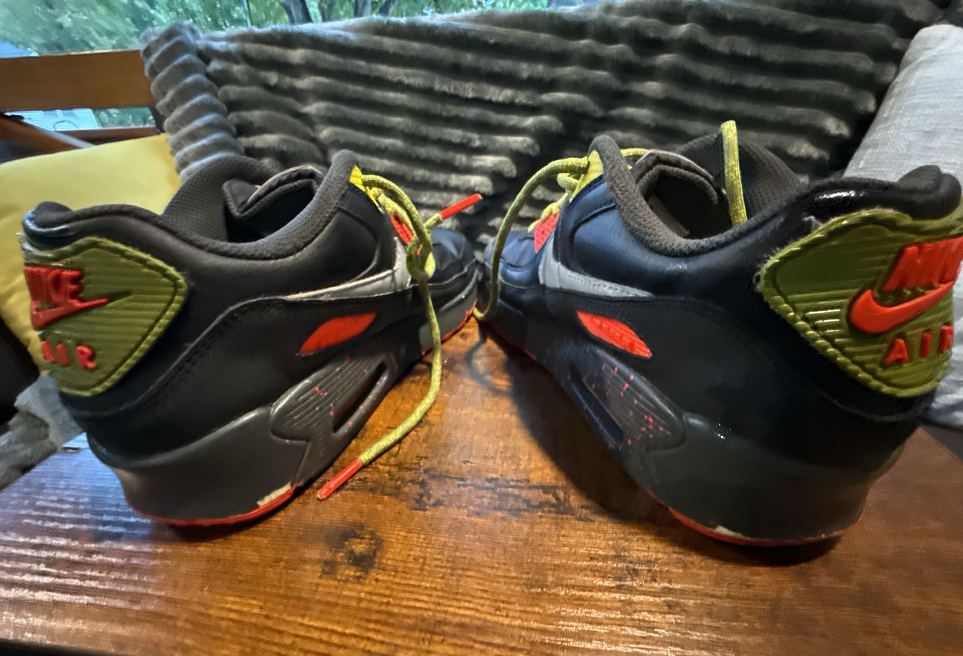 Nike Air Max 90 GS Size 7Y Black Asparagus Sneakers 4
